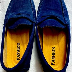 Blue driving shoes with a few wear lift in them!